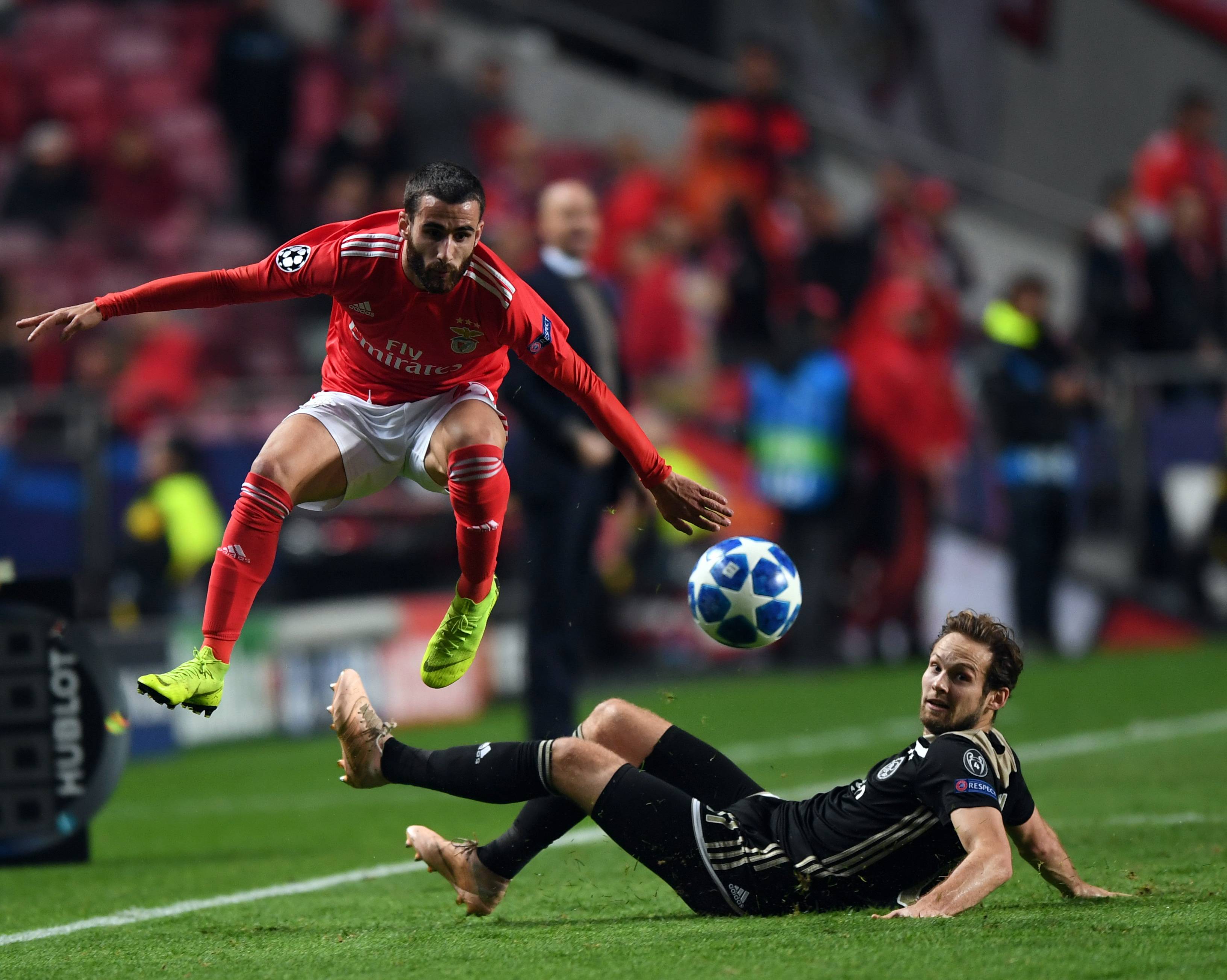 yy易游官网下载赛前突围战来临，阿贾克斯围绕葡超豪取连胜，球迷炸锅，赛程密集仍需轮换的简单介绍